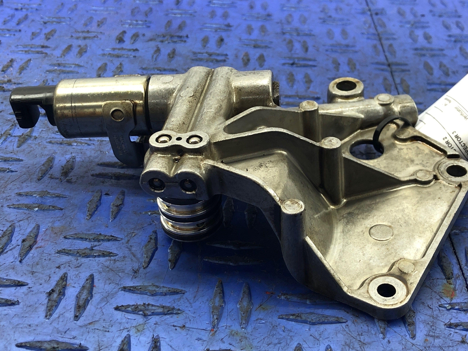 2006-2018 ASTON MARTIN VANTAGE V8 4.3L LEFT VARIABLE TIMING BRACKET 6G33-6C261