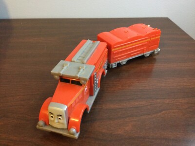 Thomas & Friends Fire Engine FLYNN & Pull Car Motorized Trackmaster Mattel 2013