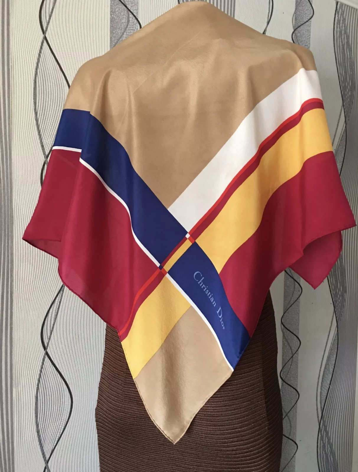 Écharpe en soie vintage design géométrique Christian Dior 29 pouces 