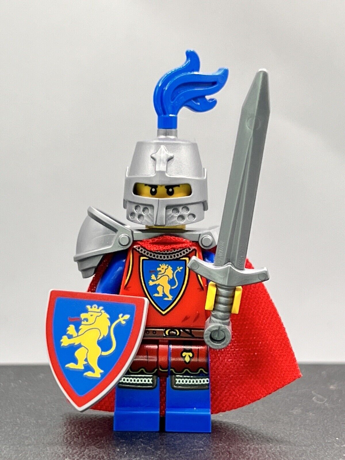 LEGO Lion Knight King Minifigure Sword Medieval Castle Kingdoms 10305 21325 C