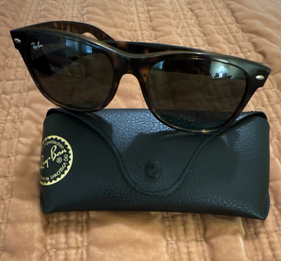 Ray-Ban RB2132 New Wayfarer 902L Green Tinted Lens Tortoise 55-18 145 with Case