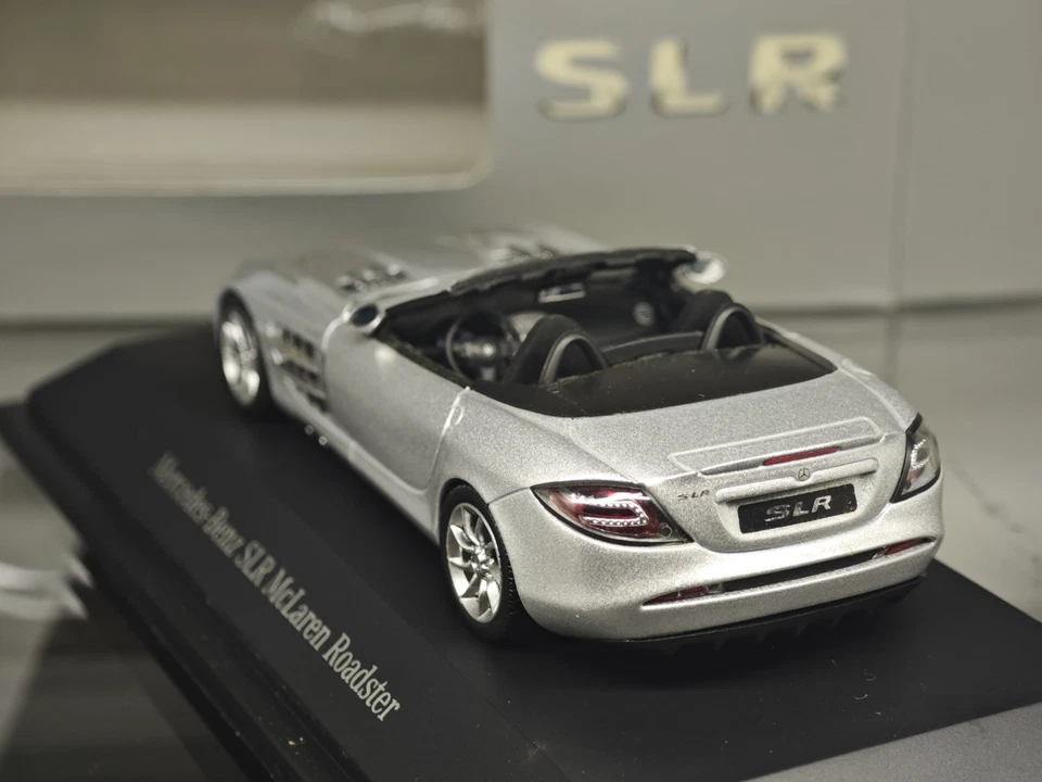 Mercedes-Benz McLaren SLR Roadster Minichamps 1/43 - Immagine 3 di 4