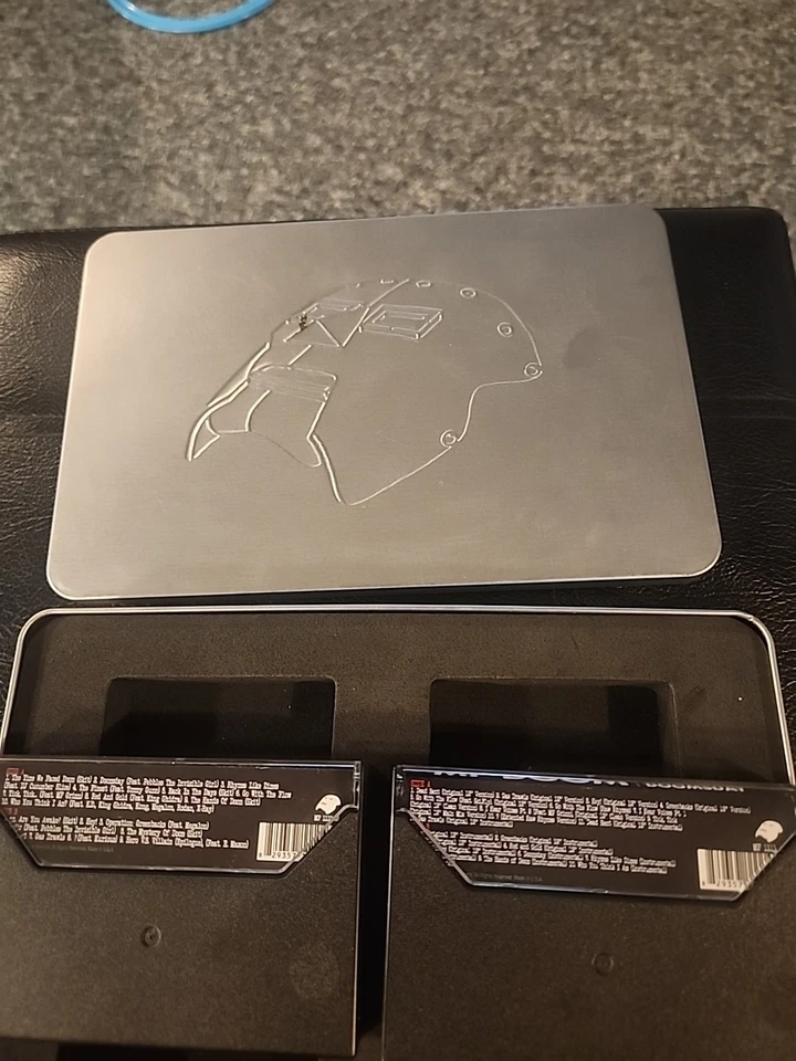Juego de caja de hojalata de casete Operation Doomsday MF DOOM | Prensado original y lados B sin reproducir Foto 3 de 3