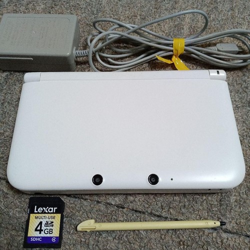Nintendo 3DS LL XL White Console Mem Card Charger Stylus Tested Working Good