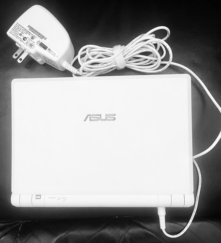 Asus Eee PC 2G Surf & Power Adaptor, White, Linux OS, CD's, Carry Case, Used 2x - Picture 2 of 7