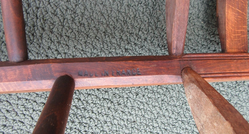 Antigua silla de madera tallada HECHA EN FRANCIA elegante con detalles laterales Foto 2 de 4