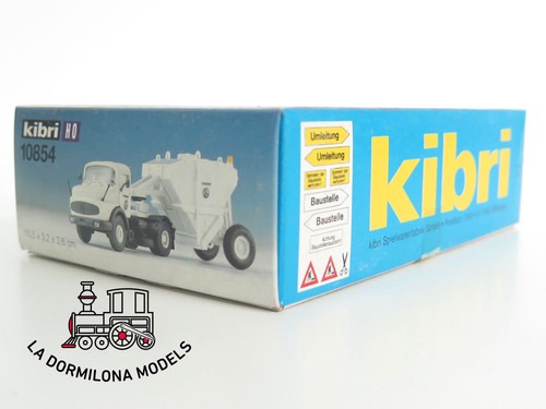 KIBRI 10854 H0 CAMION MERCEDES BENZ con REMOLQUE MANTENIMIENTO DE CARRETERAS - - Foto 2 di 5