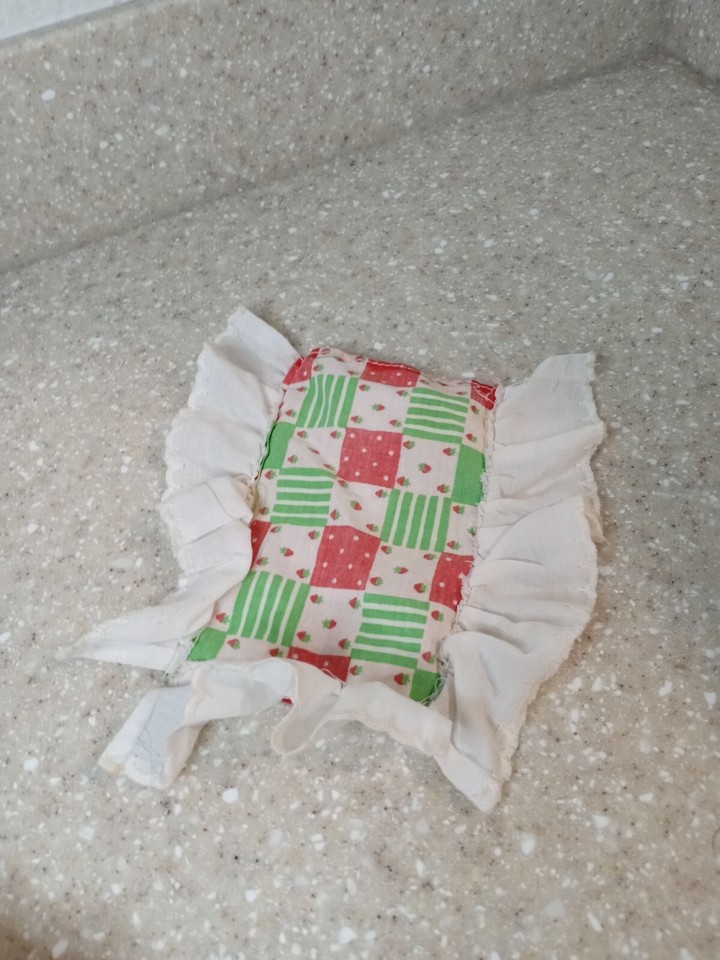 Vtg Strawberry Shortcake Berry Happy Home Furniture Replacement Bed vtg-strawberry-shortcake-berry-happy-home-furniture-replacement-bed