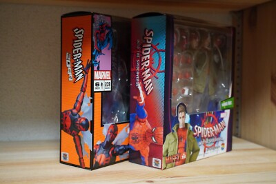 MAFEX Spider-Man 2099 No.239 & Peter B. Parker No.235 Action