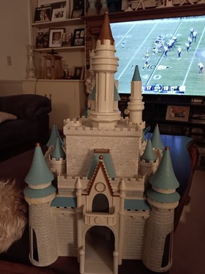Vintage Walt Disney World Cinderella Castle Doll House w/ Lights - folds out