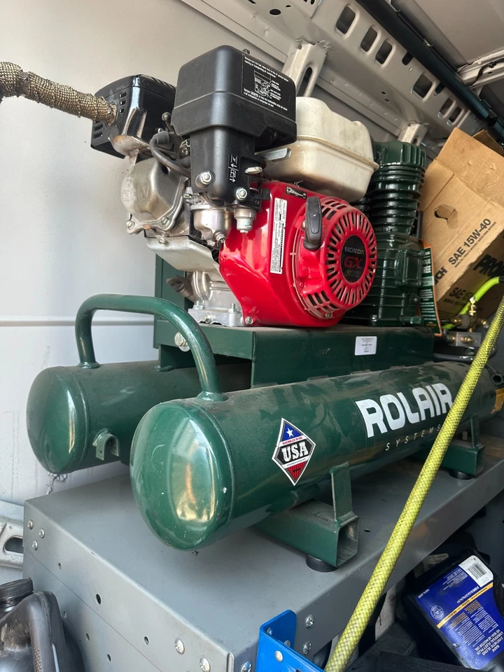 Compresor de aire a gas Rolair 4090Hk17 5,5 HP Foto 3 de 4