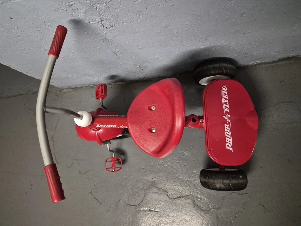 Radio Flyer 53V Deluxe Steer and Stroll Trike  - Imagem 4 de 4