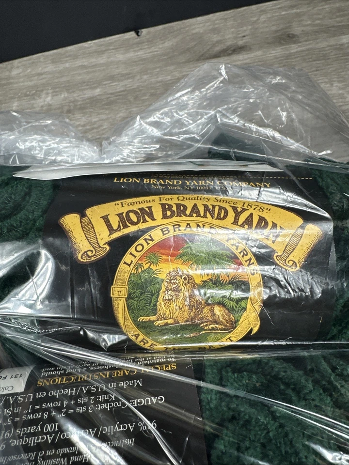New LION BRAND Chenille Thick & Quick Yarn - 131 Forest Green Lot of 5 Skeins - Image 2 of 4