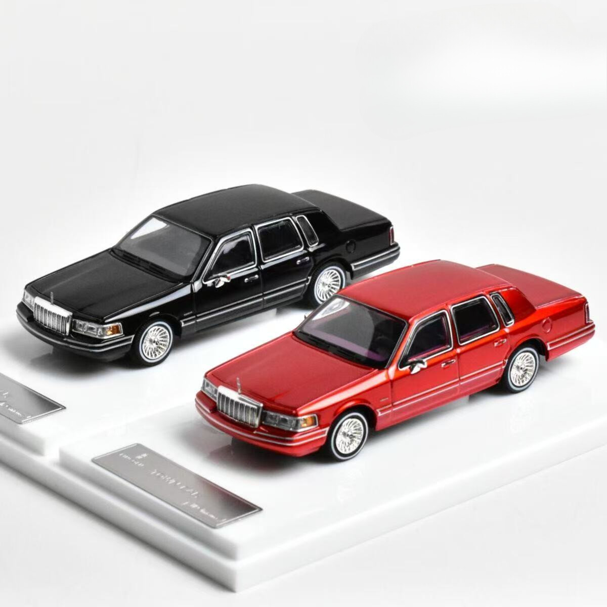 MK Miniatures 1:64 Lincoln City Lincoln Town Car 1992 Alloy