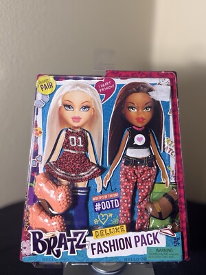 2 Outfits - Bratz Deluxe Fashion Pack LUV PAISLEY + 3 CHEERS 4 BLING!