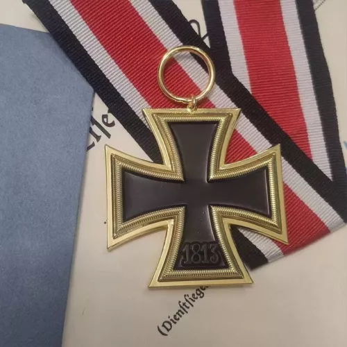 German iron cross medal with box - Picture 2 of 3