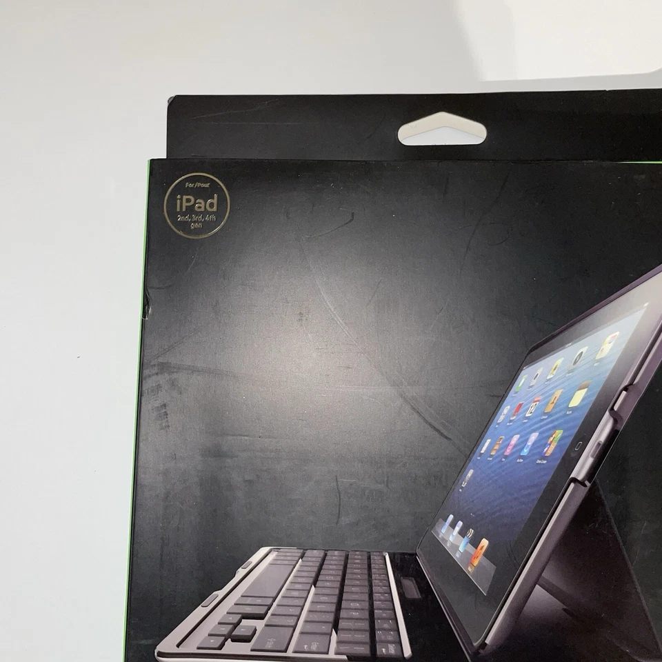 Belkin F5L151 Wireless Ultimate Keyboard Case For iPad 4th & 3rd Gen & iPad 2 - Image 3 of 4