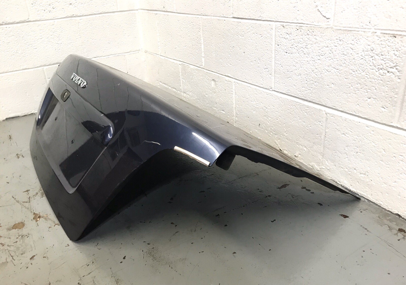 20002004 Volvo S40 Trunk Lid Hatch Tail Gate OEM eBay