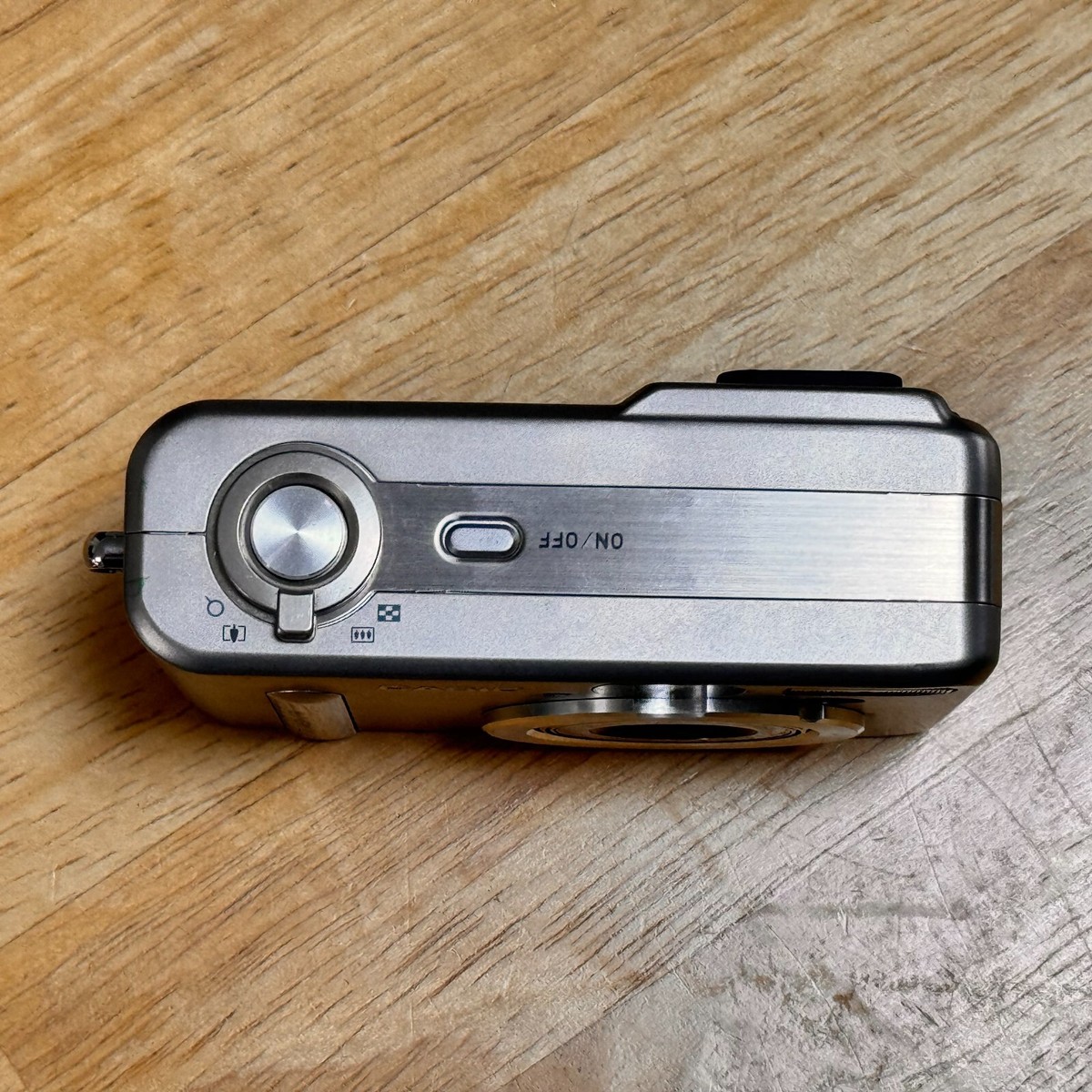 EXC+3] CASIO Compact digitalCamera QV-R4 Silver Optical zoom