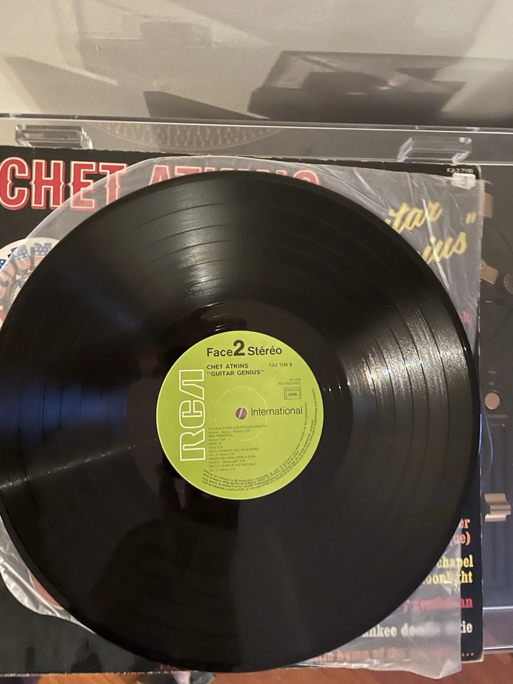VTG Chet Atkins - 1976 - "Guitar Genius"- RCA Double LP Vynil Recording France - Image 3 of 3