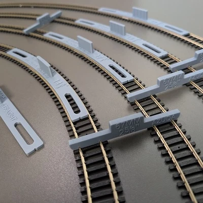 AZUDA OO Gauge Track Laying Radius Templates & 67mm Spacers Kit – radius 2 – 5