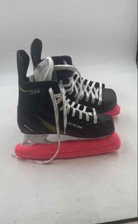 CCM Mens 1052 Black White Lace Up Ice Hockey Skates Size 6 With Blade Guards