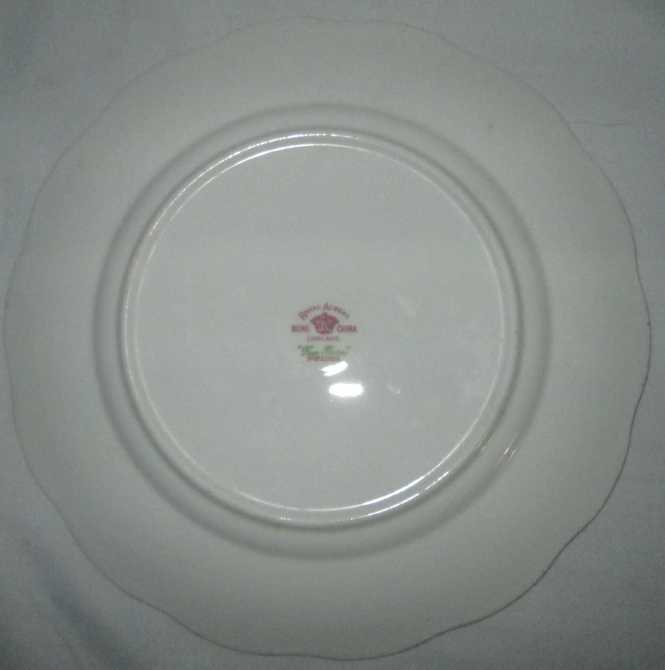 Plato de ensalada festoneado Royal Albert Tea Rose patrón amarillo # 85119 Foto 2 de 3