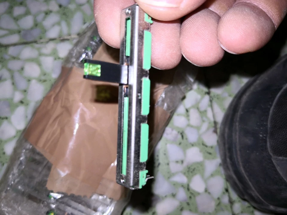 FADER SLIDER B10K 4+2 pin LED 7 X 0,9 X 1 CM - Imagen 2 de 2