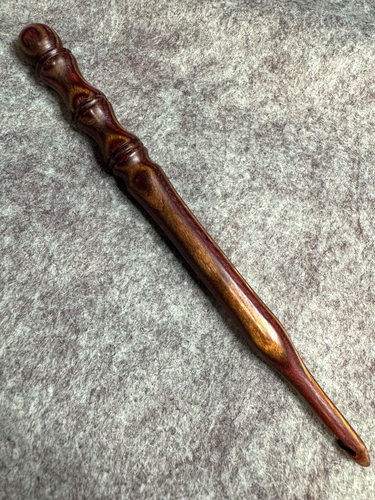 Hand carved HAZELNUT Wood YARN CROCHET HOOK size I - Picture 2 of 3