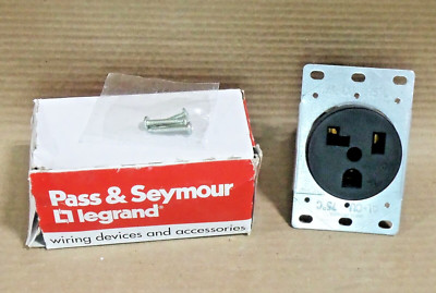 NEW PASS & SEYMOUR LEGRAND 3802 POWER OUTLET 30A 125V FLUSH MOUNT 2P 3W FA