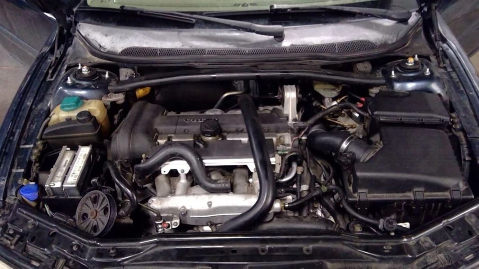 Grille Sedan Upper Fits 07-09 VOLVO 60 SERIES 3948537 - Image 2 of 4