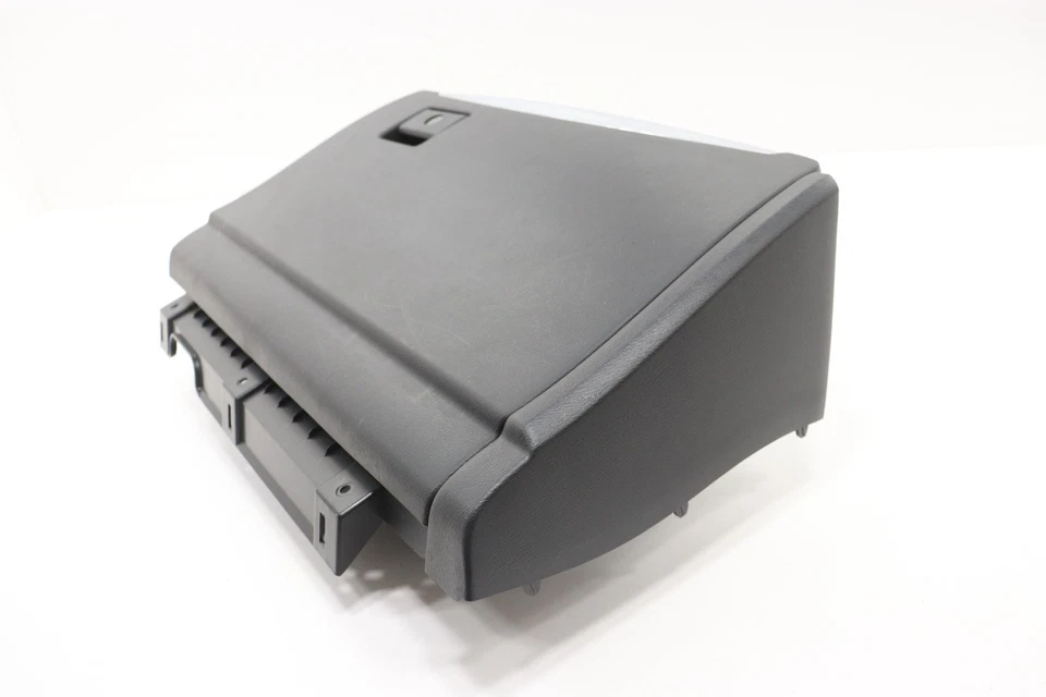 Guantera INFINITI QX80 2014-2021 TABLERO DELANTERO LADO DERECHO OEM 681021LA0A NEGRA_G Foto 3 de 4