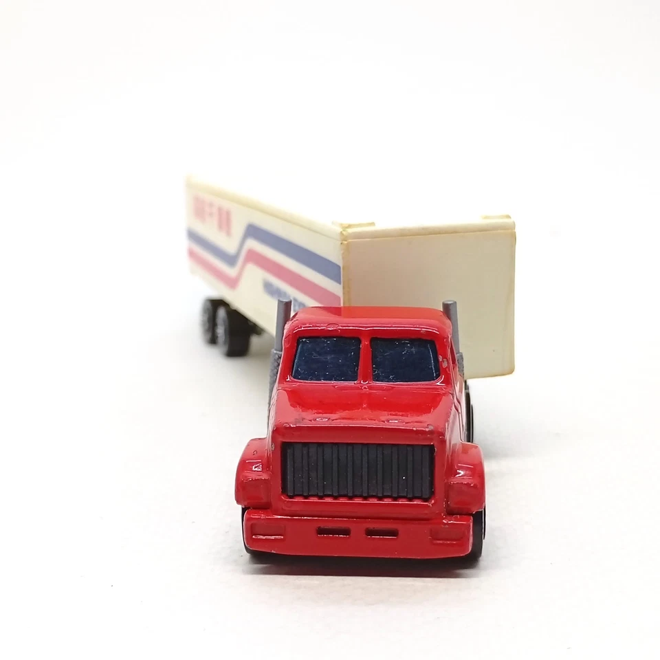 Majorette Mack Truck Highway Express Red / White 1/100 (6") Pre-Owned 001 - Image 2 of 4