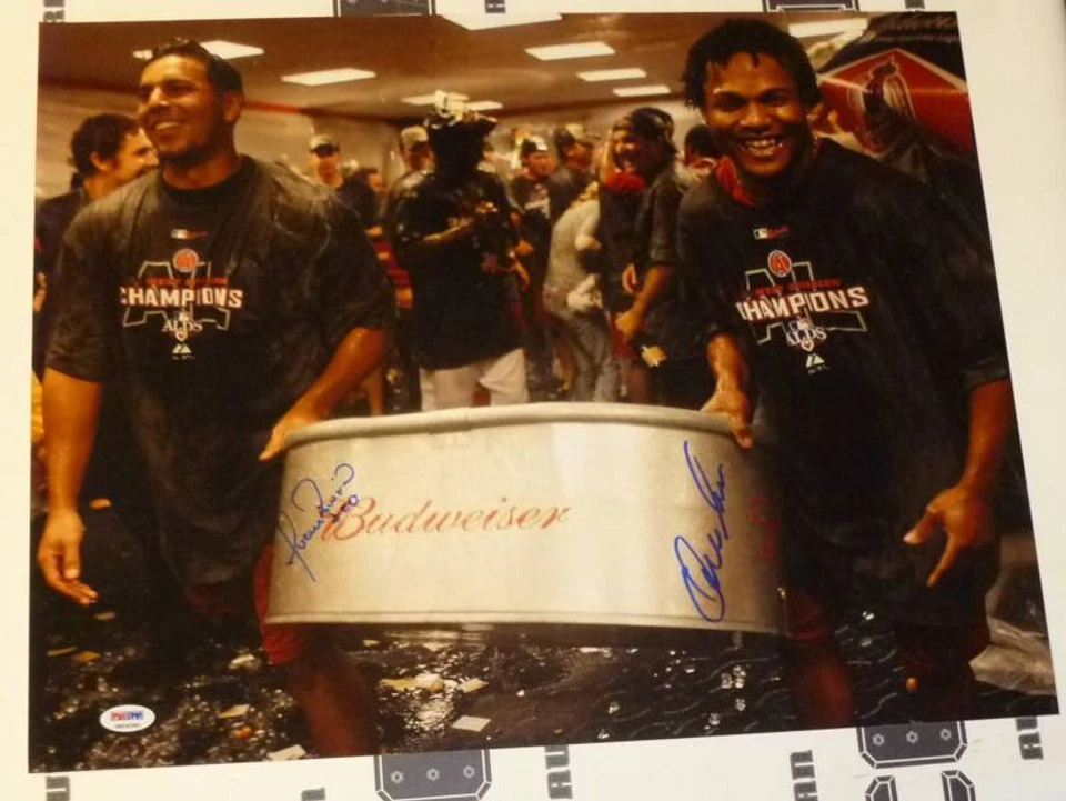 Foto de béisbol firmada por Erick Aybar y Juan Rivera de 16x20 con certificado de autenticidad PSA/DNA Foto 2 de 4