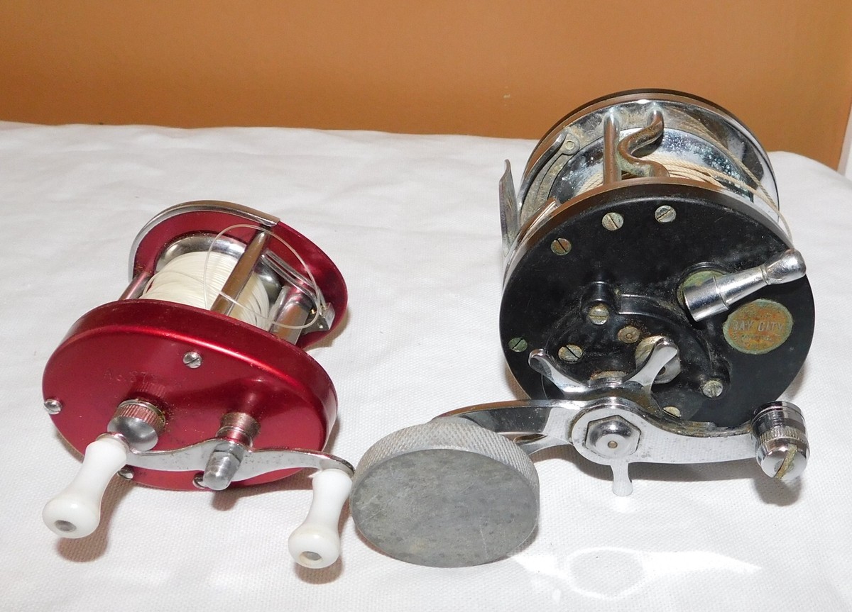 2 Vintage Fishing Reels Black Ocean City Bay City & Red
