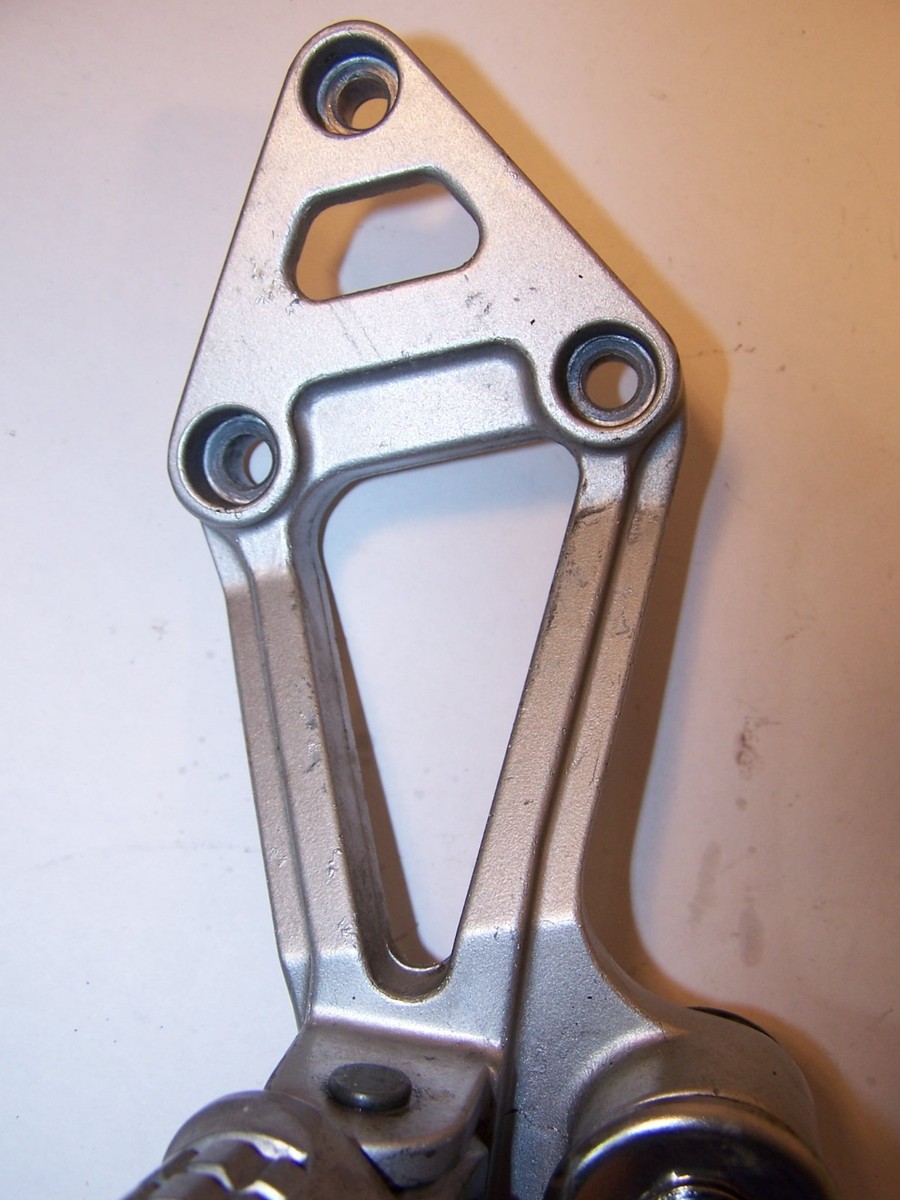 根付　H1-1-1 KAWASAKI ZX600 RIGHT REAR FOOT PEG & MOUNT BRACKET 35011