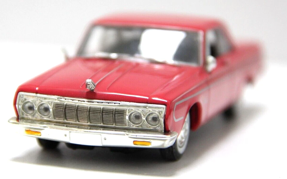 UNIVERSAL HOBBIES USATO 1:43 AUTO DIE CAST PLYMOUTH BELVEDERE ROSA EDI 9 VARIE - Immagine 4 di 4
