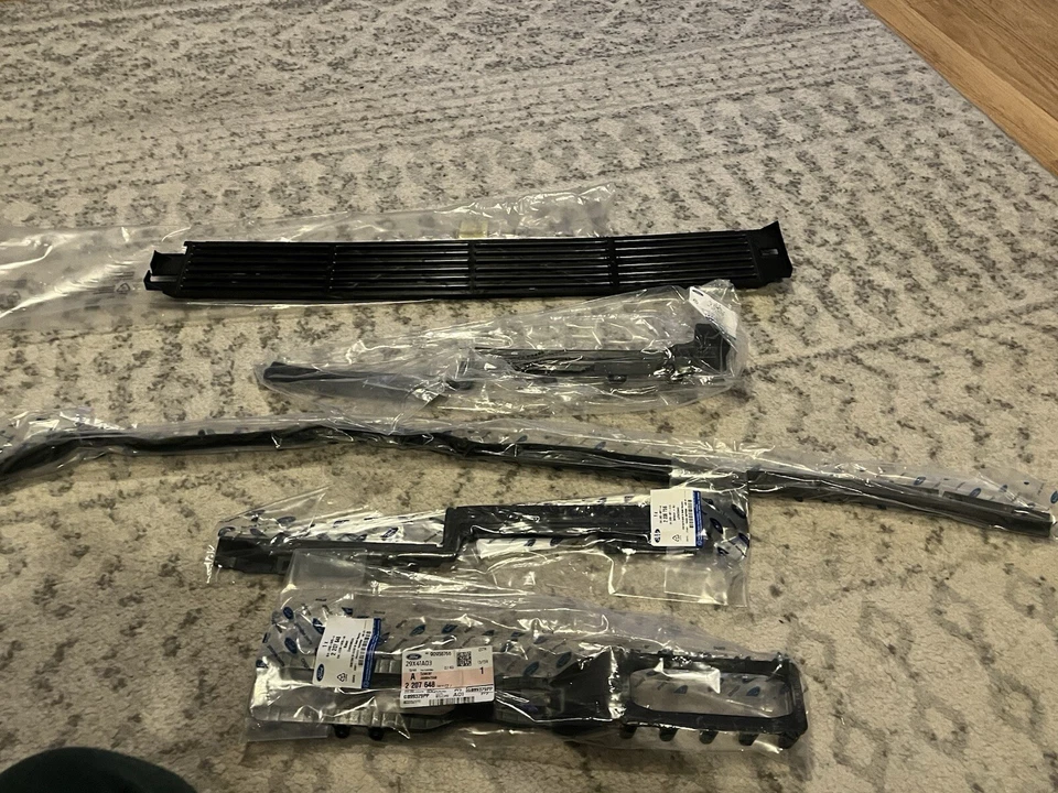 GENUINE FORD FOCUS MK4 2018-2021  RADIATOR SPLASH SHIELD 2229476 job lot  - Image 2 of 4