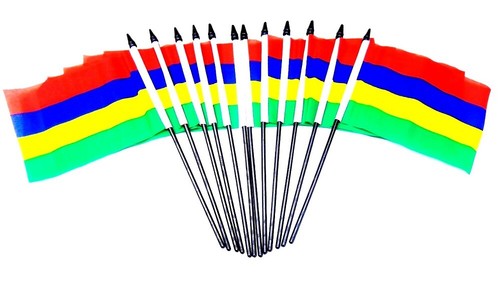 Paquete de 12 banderas de escritorio y mesa pequeña de poliéster rural de 4x6 pulgadas - Imagen 78 de 149