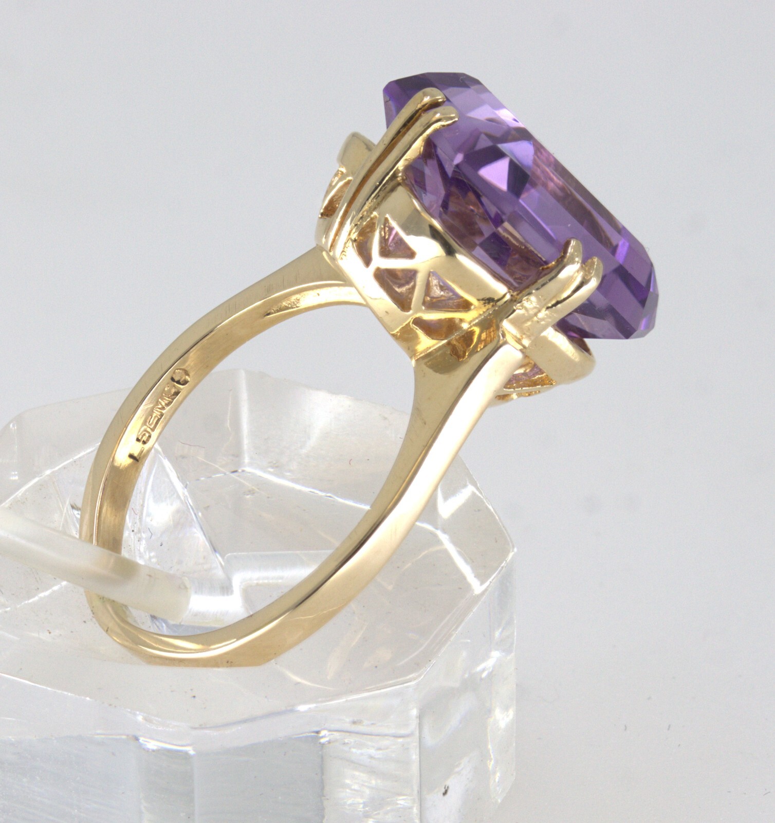 Amethyst, Yellow Gold Ring - image 6