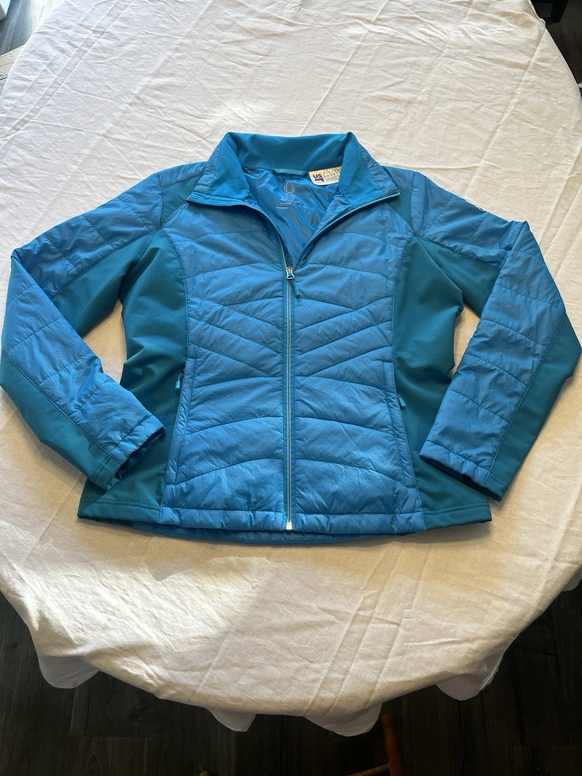 Light Puffer Spyder Jacket in bight blue color. Size L