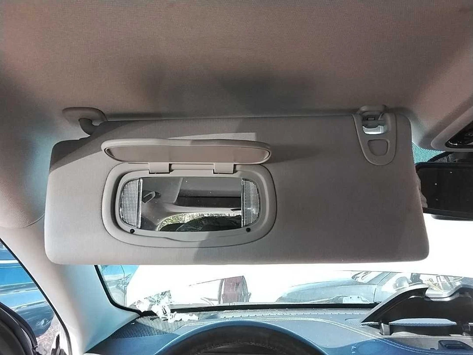 Used Left Sun Visor fits: 2015 Jeep Cherokee illuminated Left Grade A Foto 2 de 4