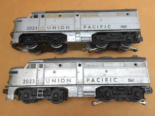 Postwar Lionel UNION PACIFIC 2023 ALCO A-A Diesel Units . . Silver 1951 . . VG - Picture 3 of 16