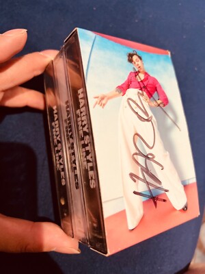 HARRY STYLES SIGNED HANDSIGNIERT CASSETTE POP UP STORE FINE LINE ONE DIRECTION !!!