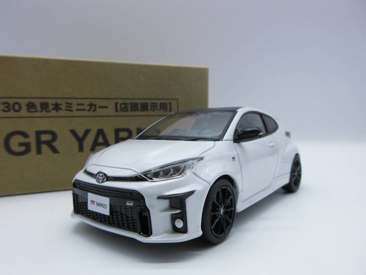 新型GRヤリス ミニカー カラーサンプル エモーショナルレッドⅡ 赤【非売品】 Amazon | 込みミニカー GR ヤリスミニカー 1/30 エモーショナル