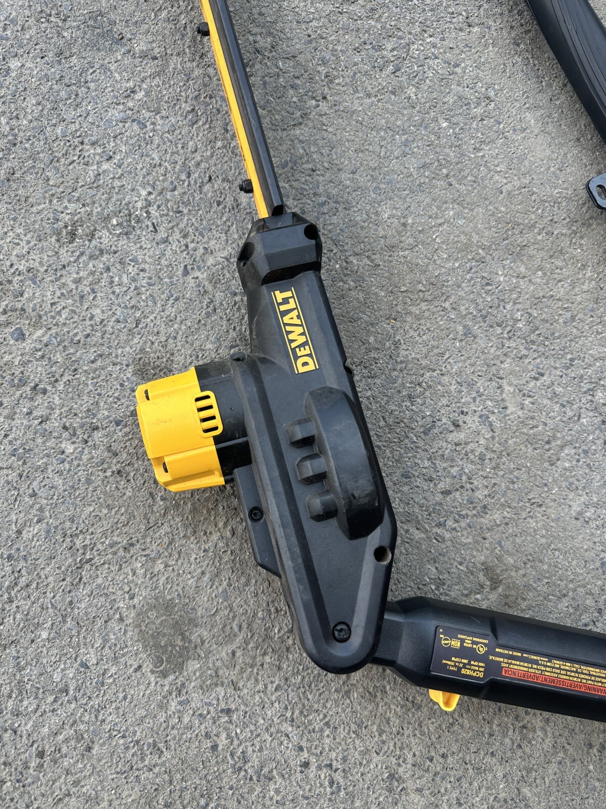 DeWalt DCPH820B 20V MAX 22 in. Pole Hedge Trimmer (Tool Only) USED