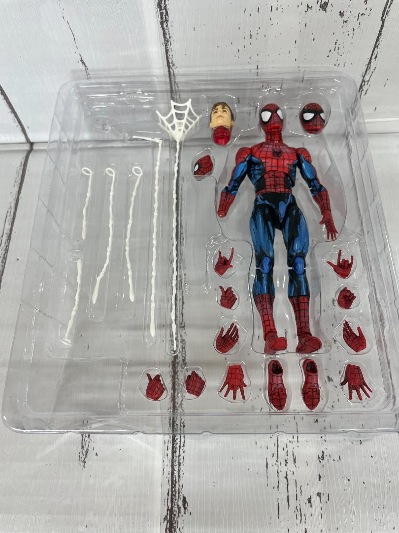 MAFEX Spider-Man Comic Paint 155mm Action Figure Broken MAFEX Spider-Man Comic Paint 155mm Action Figure Broken