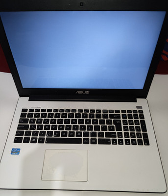 ASUS X502C Intel I3-3217U 1,80Ghz - 4GB RAM - 320GB HDD Windows 11 Akku Ok