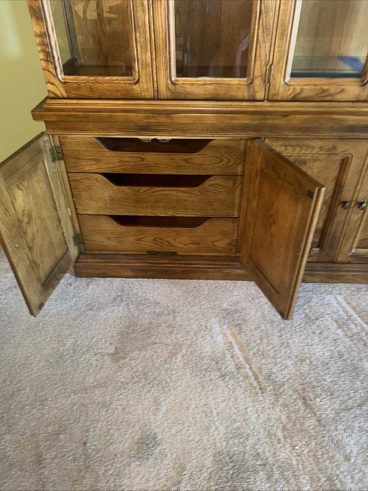 Henredon Hutch. 6 Glass And 1 Wood Shelves. 8 Doors And 3 Drawers. Moving??? - Image 2 of 4