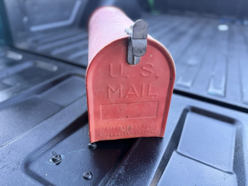 Vintage Solar Group Distressed Black Metal Rural Farmhouse Mailbox, Made in USA - Image 4 of 4